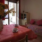 Charming Apartment With Fenced Garden