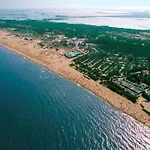 Seaside Happiness Flat With Shared Pool - Beahost