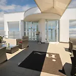 Hotel In - Lounge Room