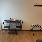 Venice And Venice Apartments - Private Rooms In Shared Apartment