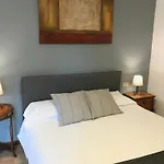 Venice And Venice Apartments - Private Rooms In Shared Apartment