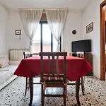 Easy Old City Apartment