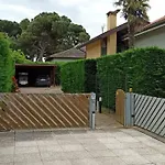 Villa Con Porticato Sul Prato