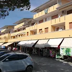 Condominio Simma Giallo E Azzurro