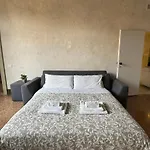 Venice Central Luxury Suite ~ Jacuzzi + Patio A/C