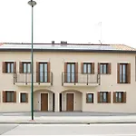 Queen Venice Fly Apartments