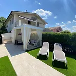 Rosalinde House