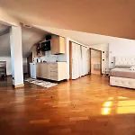 Appartamento Mansardato Con Vista Lago