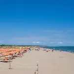 2 Bedroom Awesome Apartment In Rosolina Mare