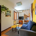 Casa Singola Con Spazio Auto E Giardino