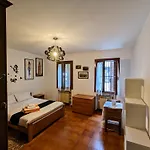 Casa Singola Con Spazio Auto E Giardino