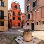 Contemporary Apartment In Venice Ff