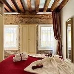 Graceful Venice Barnaba Suite