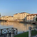 Maison Altinia, Locazione In Centro Storico A Due Passi Dalla Stazione
