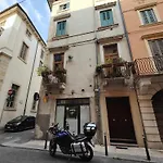 Fata Apartament Verona Centro