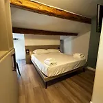 Catullo Lounge And Rooms Near The Airport