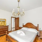 Cozy Apartment Near Venice With Balcony!