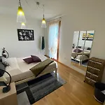Easy Access To Venice Apartment