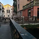Romantico Alloggio Arteeacqua In Centro