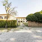 Beautiful Villa With Garden And Private Parking!