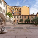 -Near Arena & Parking - Pet Friendly Historical Arena Palace