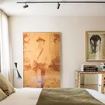 Noble Floor Art Apartment R&R