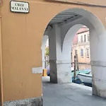 Tra Le Calli Di Chioggia Ed Il Mare Di Sottomarina