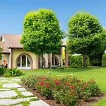 5 Bedroom Cozy Home In Fanzolo Di Vedelago
