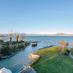 Sg Family - Lakeside Apartment