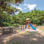 Nice Apartment In Rosolina Mare -Ro- With Kitchen