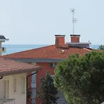 Cozy Apartment With Balcony 100M From The Sea