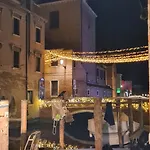Tra Le Calli Di Chioggia Ed Il Mare Di Sottomarina