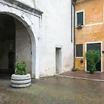 Borgo Cavour Santi40