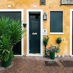 Borgo Cavour Santi40