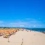 Modern 2 Bedroom Flat Near Rosolina Mare Beach
