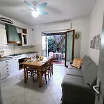 Appartamenti Casa Nina, Lago,Montagne, Uliveti
