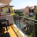 Holiday Apartment Near The Lake Shared Swimming Pool