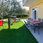 Villa Lori Apartments Garden And Beach