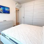 Nember Sea Houses 31 Family Apartment