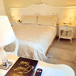 Alloggio Turistico Giulietta E Romeo - Intero Appartamento - Villafranca Di Verona, Zimmer, Holiday Rooms