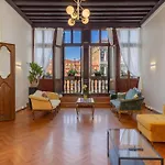 View Of Grand Canal Luxury Home - Station 5 Minutes