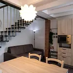4 Min To Lake - Duplex With Private Parking