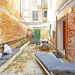 Apartment In Venice ! On Whtsapp ! Check The Number From The Photos! Lovely