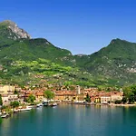 Una Meta Tra Gli Ulivi - Happy Rentals
