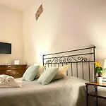 Arena In Love - Centre Rooms