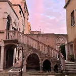 Palazzo Contarini Della Porta Di Ferro