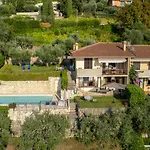 Garda Lake/ Free Park/ Big Swimming Pool