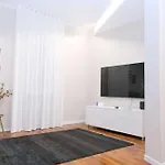 Case Vr Holiday Opera City Apartment