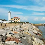 Cozy Studio With Lateral Sea View In Bibione