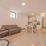 Unico Apartment 8 Alloggio A 700Mt Dalla Stazione